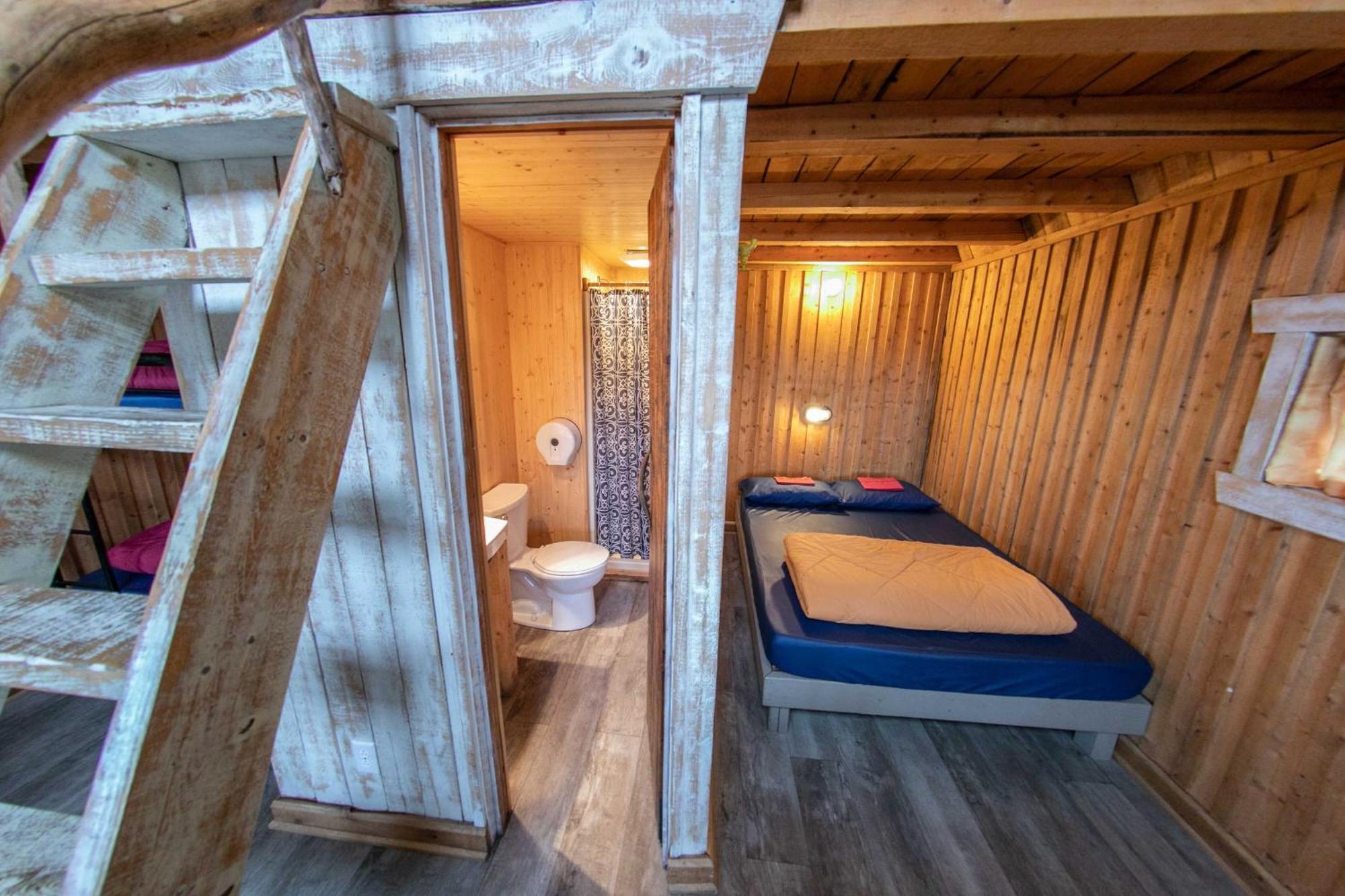 Auberge Festive Sea Shack Sainte Anne-des-Chênes Buitenkant foto