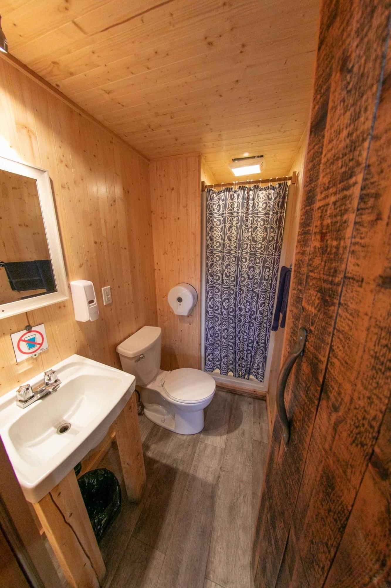 Auberge Festive Sea Shack Sainte Anne-des-Chênes Buitenkant foto