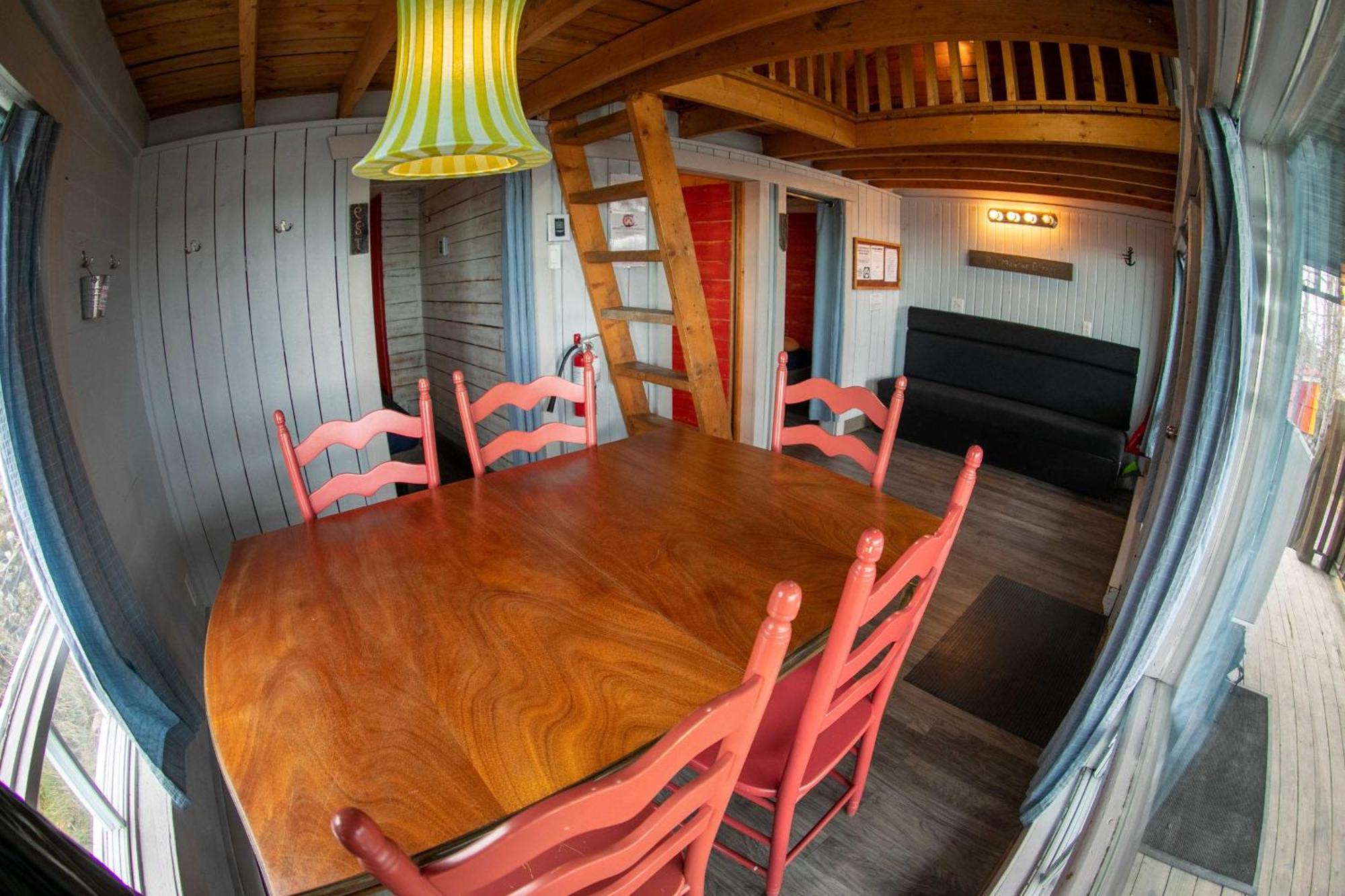 Auberge Festive Sea Shack Sainte Anne-des-Chênes Buitenkant foto