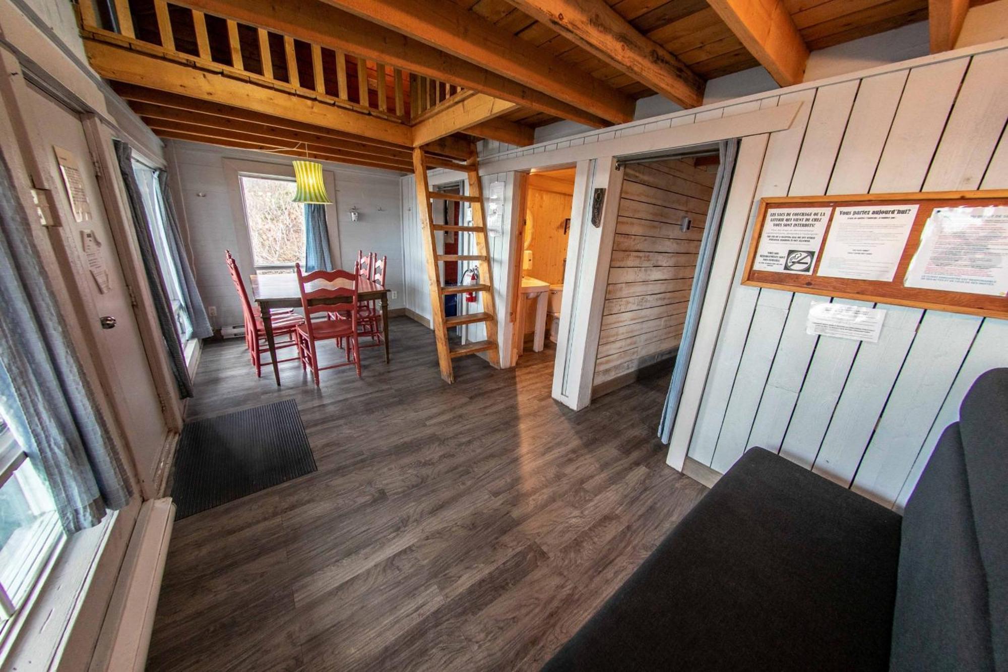 Auberge Festive Sea Shack Sainte Anne-des-Chênes Buitenkant foto