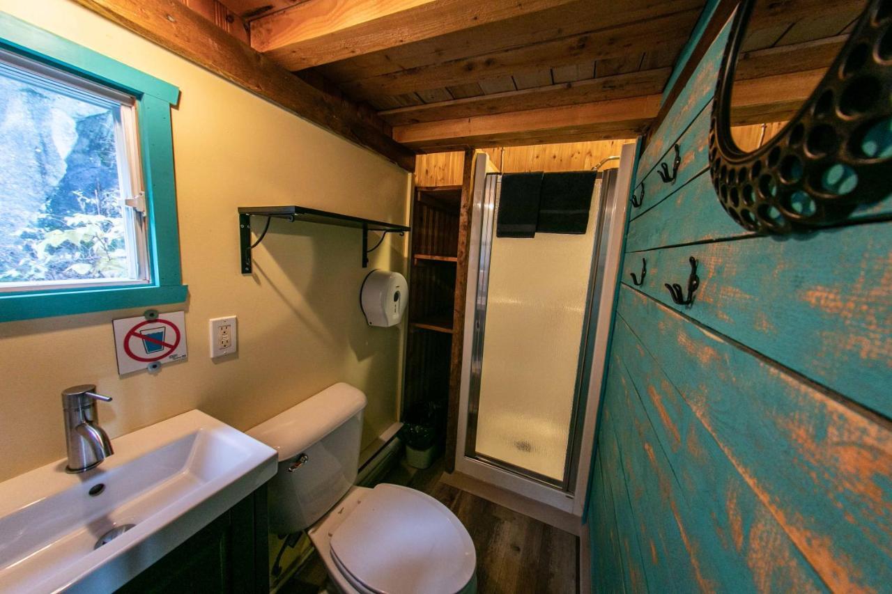 Auberge Festive Sea Shack Sainte Anne-des-Chênes Buitenkant foto
