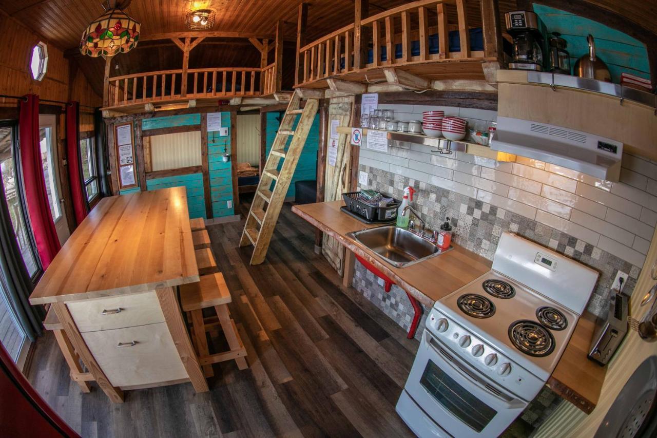 Auberge Festive Sea Shack Sainte Anne-des-Chênes Buitenkant foto